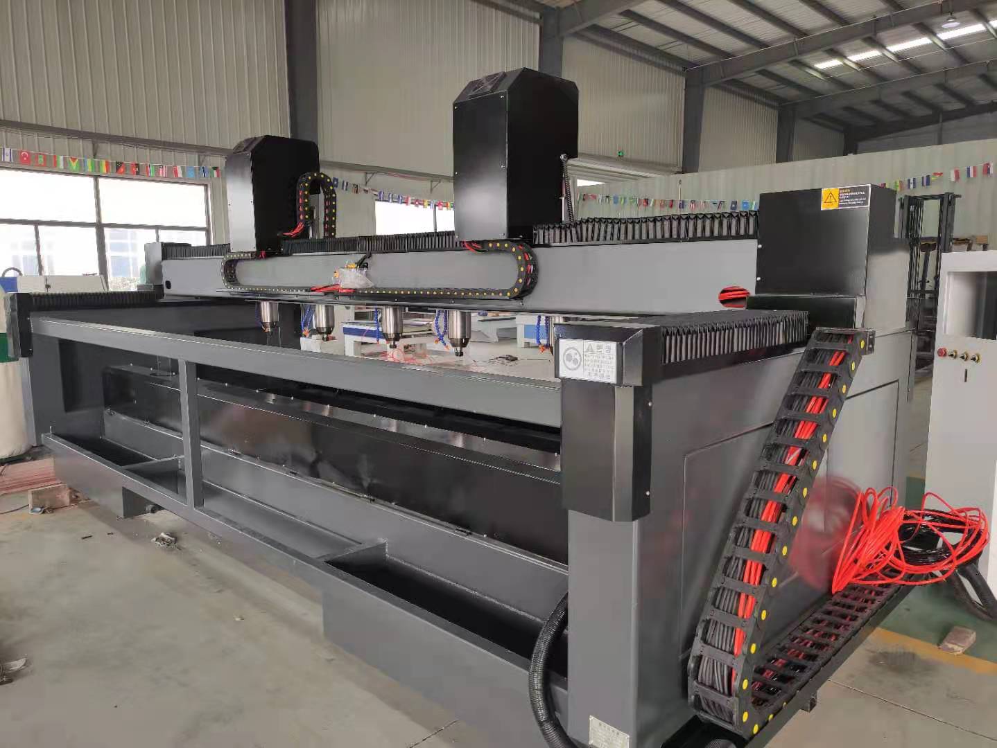 玉石雕刻機臺面不平，主軸發(fā)出噪音如何處理？