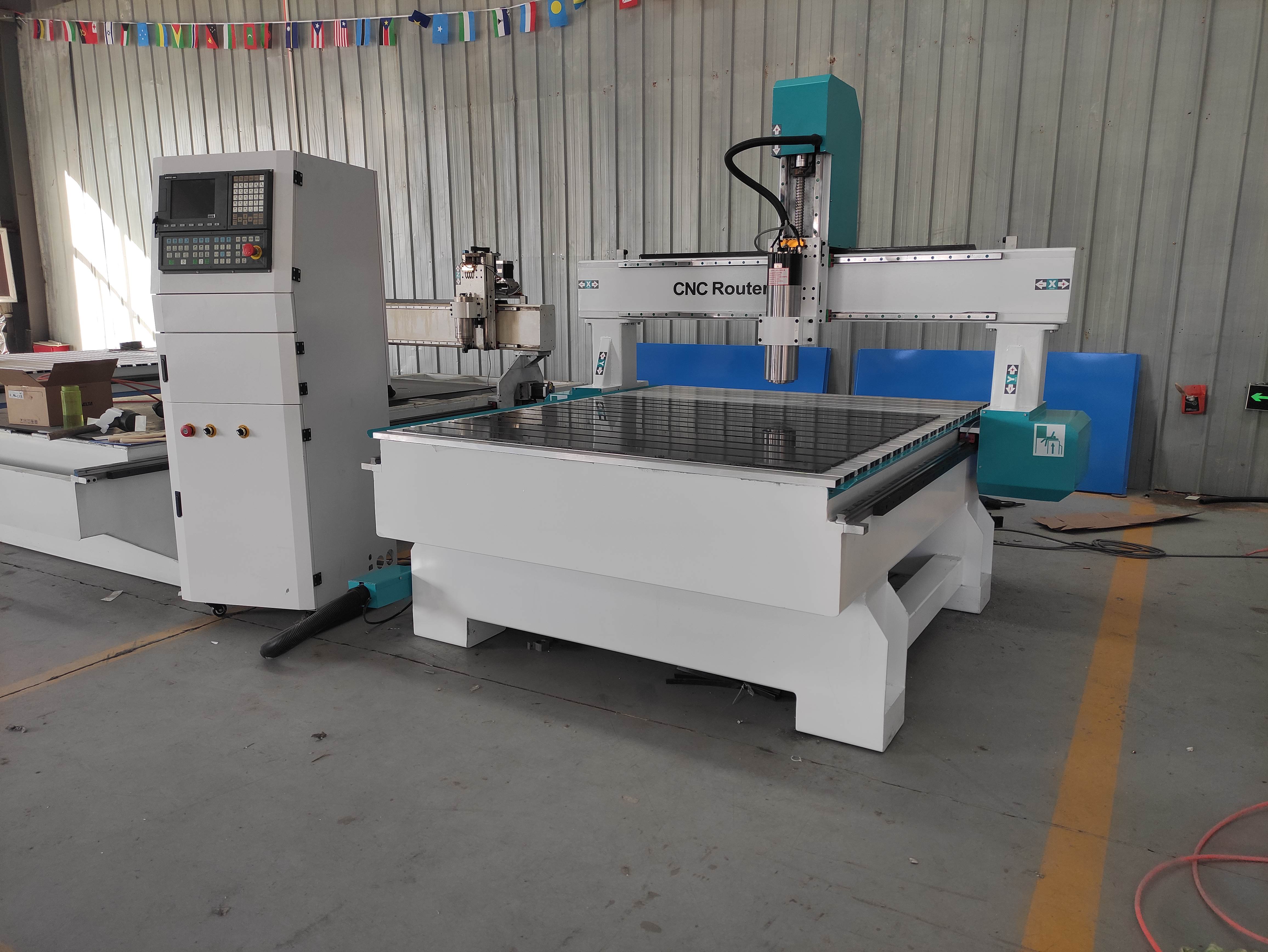 五軸保麗龍雕刻機(jī)相對于常規(guī)加工方法的優(yōu)點(diǎn)!